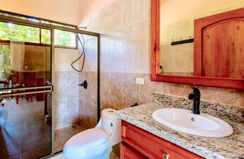 Uvita House | 1 minute walk to the beach in Uvita