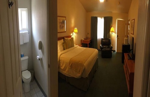 Fresno Hotel | 1 Queen Bed Room Accessible
