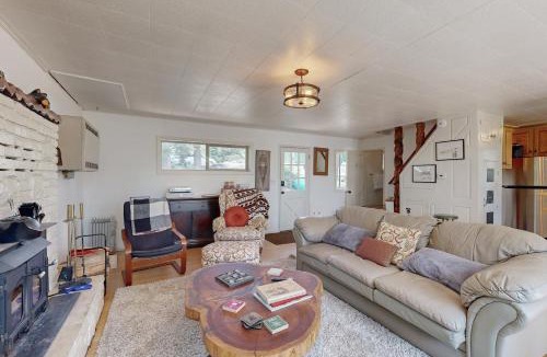 Arnold House | 10 Mi to Bear Valley Resort: Serene Mtn Retreat