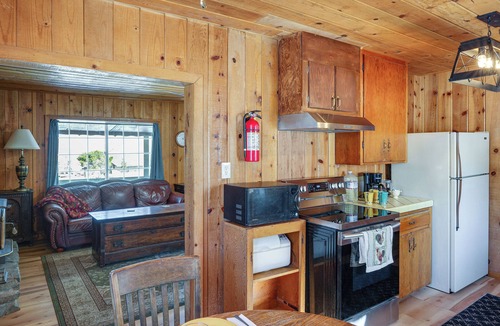 Tehachapi Cottage | 10 Mi to Tehachapi Mountain Park: Mtn-view Cabin!