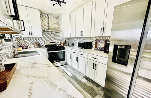 Oak Park House | 10 Min. To Downtown, Gameroom , Cowboy Pool, Sleeps 10, Views!