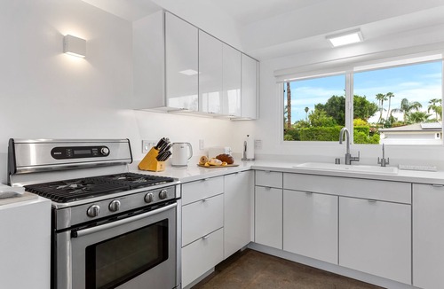 Tahquitz River Estates House | 10 Palms - Palm Springs Pool Retreat