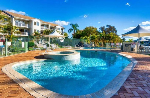 Biggera Waters Apartment | 100 m² Serviced apartment ∙ 3 bedrooms ∙ 6 guests