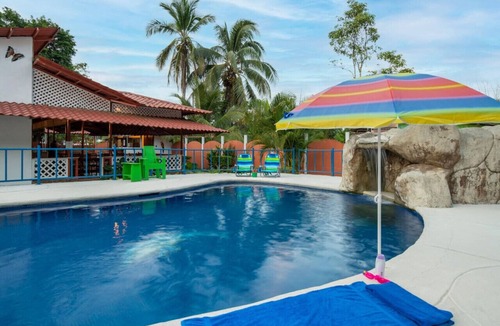 Manzanillo House | 100m to Beach | Local Vibes | Pool | Sleeps 6