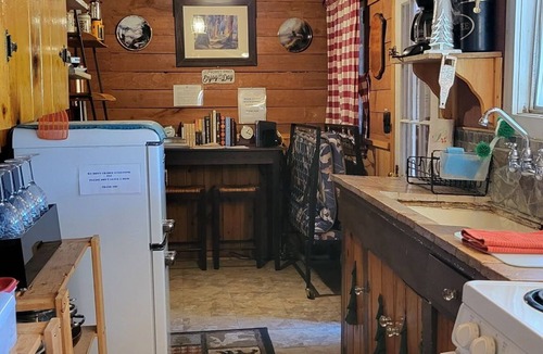 Pinehurst Cabin | 11 miles to Kings Canyon Natl Park with Wi-Fi