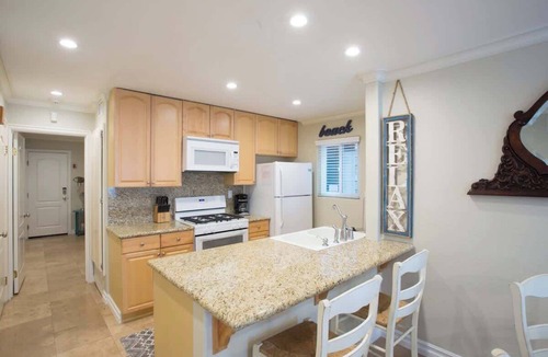 West Newport House | 114 31st A | Rare 1 bdr On Peninsula 3 Houses To Sand