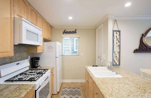 West Newport House | 114 31st A | Rare 1 bdr On Peninsula 3 Houses To Sand