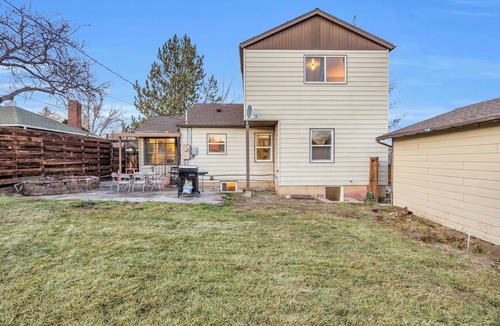 West University House | 13 Beds 7 TVs Sleeps19 W2 AC