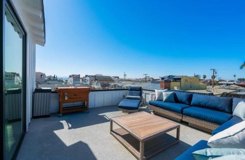 West Newport House | 130 - 39th - Stunning 3 Story with Rooftop Deck home