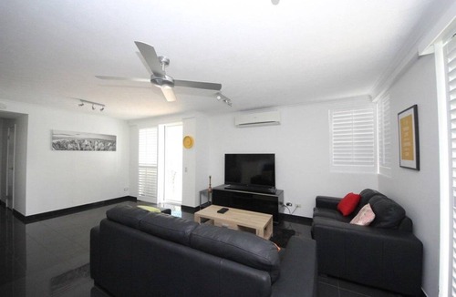 Mermaid Beach Apartment | 130 m² Apartment ∙ 2 bedrooms ∙ 4 guests