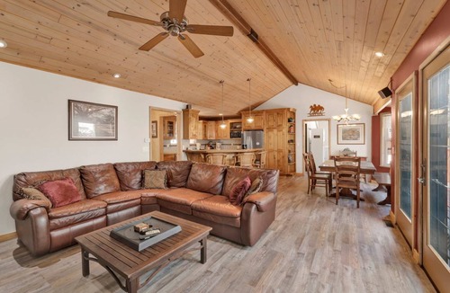Woodlands Cabin | 140 m² Cabin ∙ 3 bedrooms ∙ 6 guests