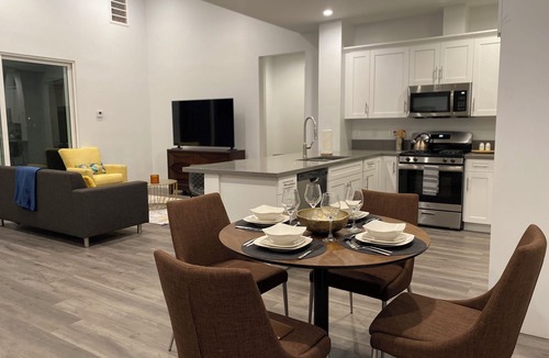 Lawndale Condo | 15 minutes to LAX, SoFi, The Forum and Beaches!