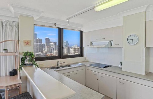 Broadbeach Apartment | 161 m² Serviced apartment ∙ 3 bedrooms ∙ 127 guests
