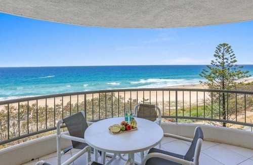 Broadbeach Apartment | 161 m² Serviced apartment ∙ 3 bedrooms ∙ 127 guests