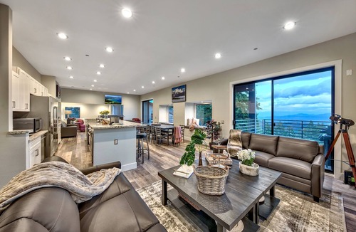 Tahoe Village House | 17Beds Luxury Estate Vacation Rental Lake Tahoe Gameroom Hot Tub Luxe11