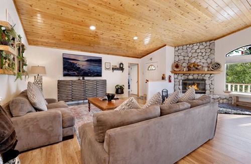 Upper Moonridge Cabin | 191 m² Cabin ∙ 4 bedrooms ∙ 10 guests