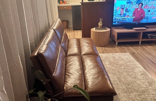 Merced Apartment | 1950’s Mid-Century-Modern studio with AC and WiFi in lovely Merced