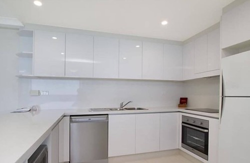 Surfers Paradise Apartment | 19B Peninsula Summary