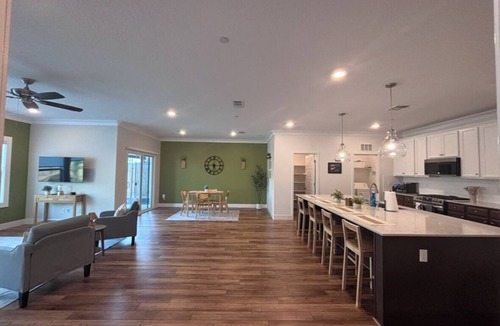 Visalia House | 1bd House near Sequoias & local amenities
