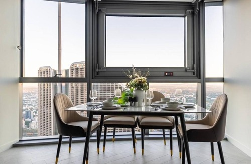 Brisbane Central Business District Apartment | 1Bedroom apt in Queens Wharf - Lv61 Sky home