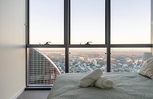 Brisbane Central Business District Apartment | 1Bedroom apt in Queens Wharf - Lv61 Sky home