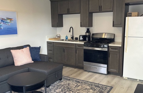 Golden Hill House | 1br/1ba newly renovated, newly furnished downstairs unit of a duplex