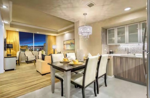 Las Vegas Condo | 1BR, 1BA SUITE WITH FULL KITCHEN AMENITIES 5 MIN FROM STRIP SLEEPS 6
