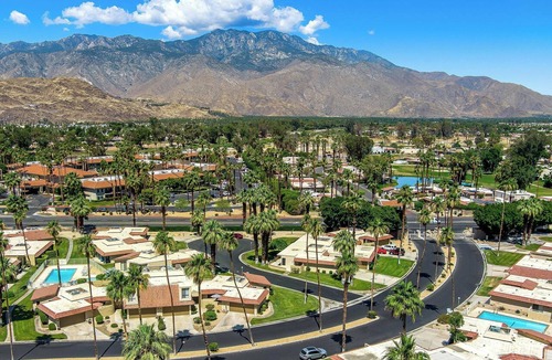Cathedral City Condo | 1BR Condo in CCCC - Pool & Stellar Mountain Views