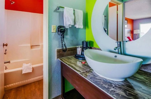 Ridgecrest Hotel | 2 Affordable Rooms with 2 Queen Beds Perfect for Families Exploring Ridgecrest