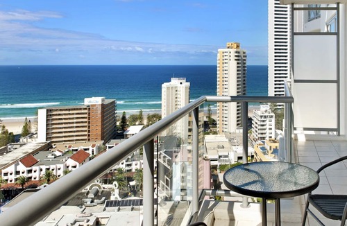 Surfers Paradise Apartment | 2 BDR OCEAN VIEW - CHEVRON TOWER * Beach Central Location*