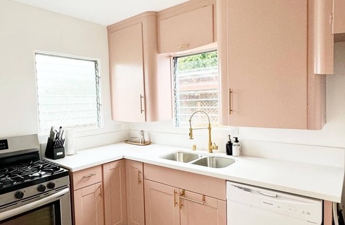University Heights House | 2 bdrm house, midcentury vibe, PINK kitchen! 7 mins zoo/Balboa. Walk to rstrnts.