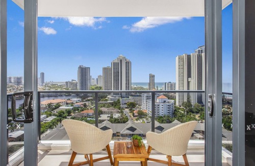 Surfers Paradise Apartment | 2-Bed Beach Apartment with Pool, Parking & Balcony
