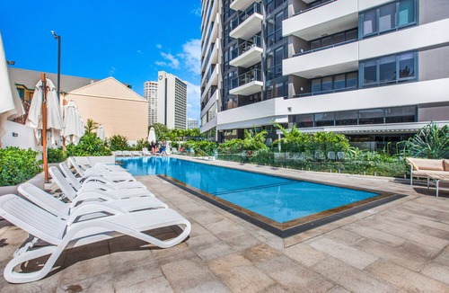 Surfers Paradise Apartment | 2-Bed Beach Apartment with Pool, Parking & Balcony