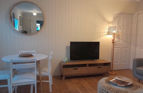 Labrador Apartment | 2 bed Garden Apartment walk to cafe's dining dog beach close to uni & hospital