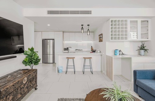 Broadbeach Apartment | 2 Bed Ocean-viewing Apartment