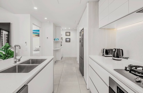 Broadbeach Apartment | 2 Bed Ocean-viewing Apartment