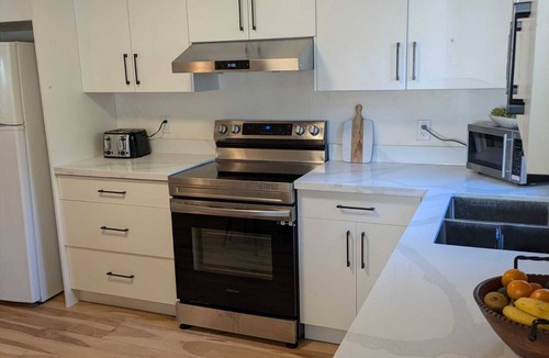 Riley Park Apartment | 2 Bed suite close to Main Street