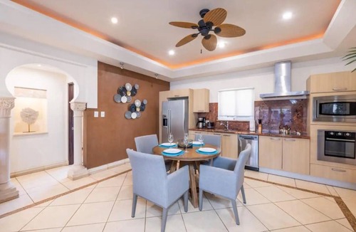 Tamarindo Condo | 2 Bedroom 2.5 bath Spacious Condo1min walk to Beach in Tamarindo Center Sleep 6