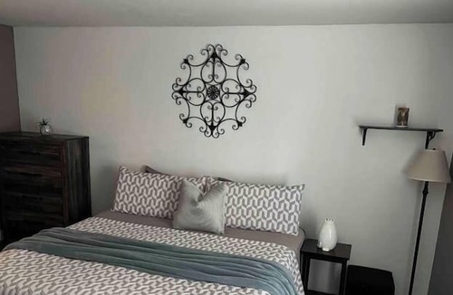 Sunrise Vista Chino Apartment | 2 Bedroom 651182 by Houzlet