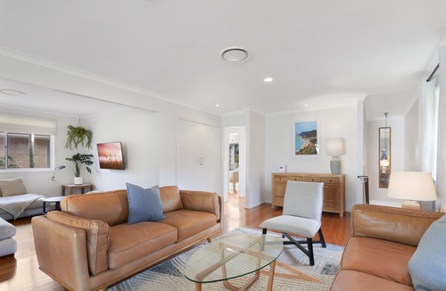 Mermaid Beach Apartment | 2-Bedroom Apartment Near the Beach with a BBQ