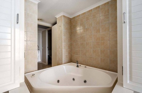 Kings Beach Resort | 2 Bedroom Balcony Poolside