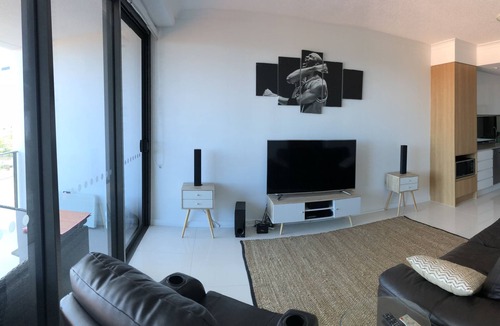 Mermaid Waters Apartment | 2 Bedroom Luxury Only 400m From The Beach