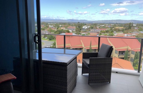 Mermaid Waters Apartment | 2 Bedroom Luxury Only 400m From The Beach