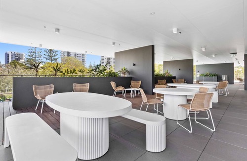 Burleigh Heads Apartment | 2 Bedroom Luxury in Burleigh Heads!