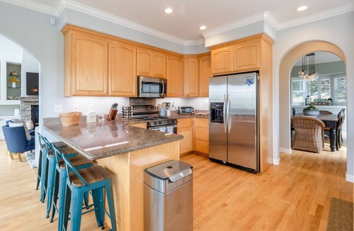 El Granada House | 2 Blocks to ocean, steps to beach, ocean view, coastal trail, BBQ