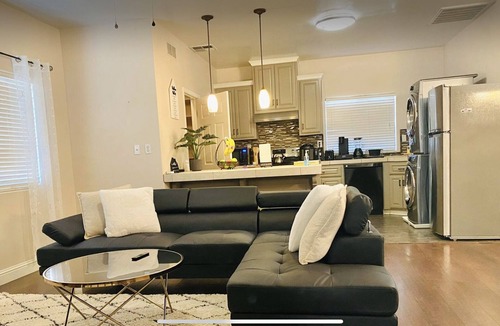 Greenacres House | 2 BR Guest House w/Private Parking in a Beautiful Almond grown Bakersfield City