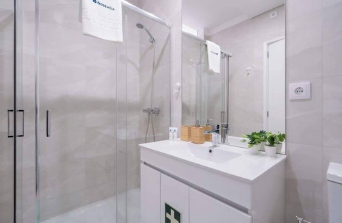 Cedofeita Apartment | 2 Deluxe Bright Flats w/Netflix by HostWise