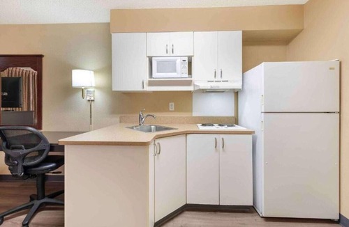 Raisin Apartment | 2 Full Beds | Mobil Access Tub Nsmk Kitchen