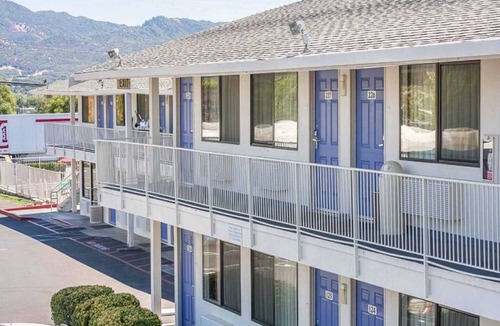 Ukiah Apartment | 2 Full Beds|Non Smoking