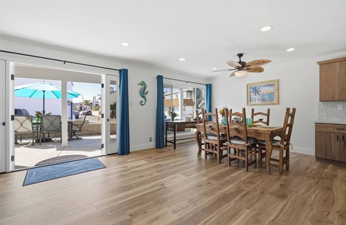 West Newport House | 2 Houses to Beach 25 Min to Disney W/D Parking